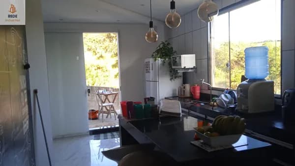 Linda Casa Com Piscina no Bairro Ipê Amarelo