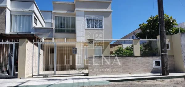 Casa com 3 dormitórios nos Ingleses