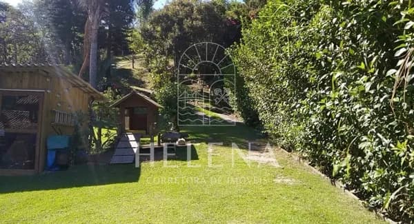 Lindo sítio com com 2 casas e vista mar