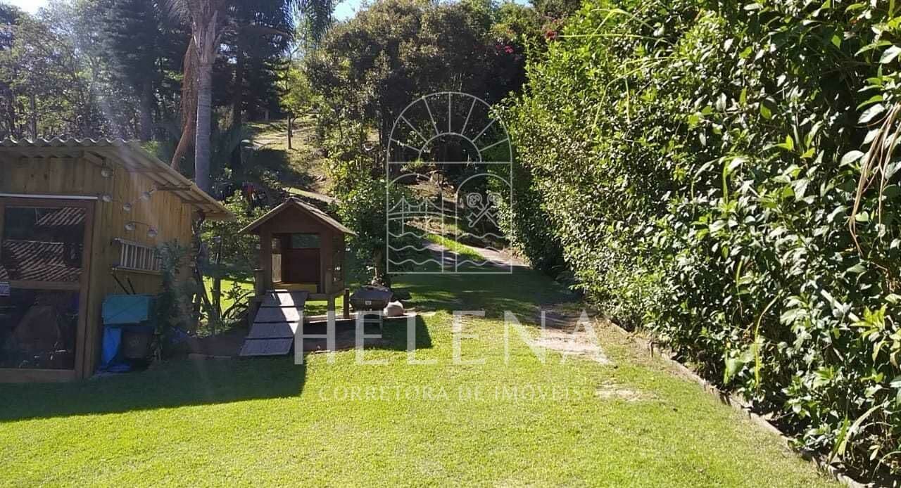 Lindo sítio com com 2 casas e vista mar