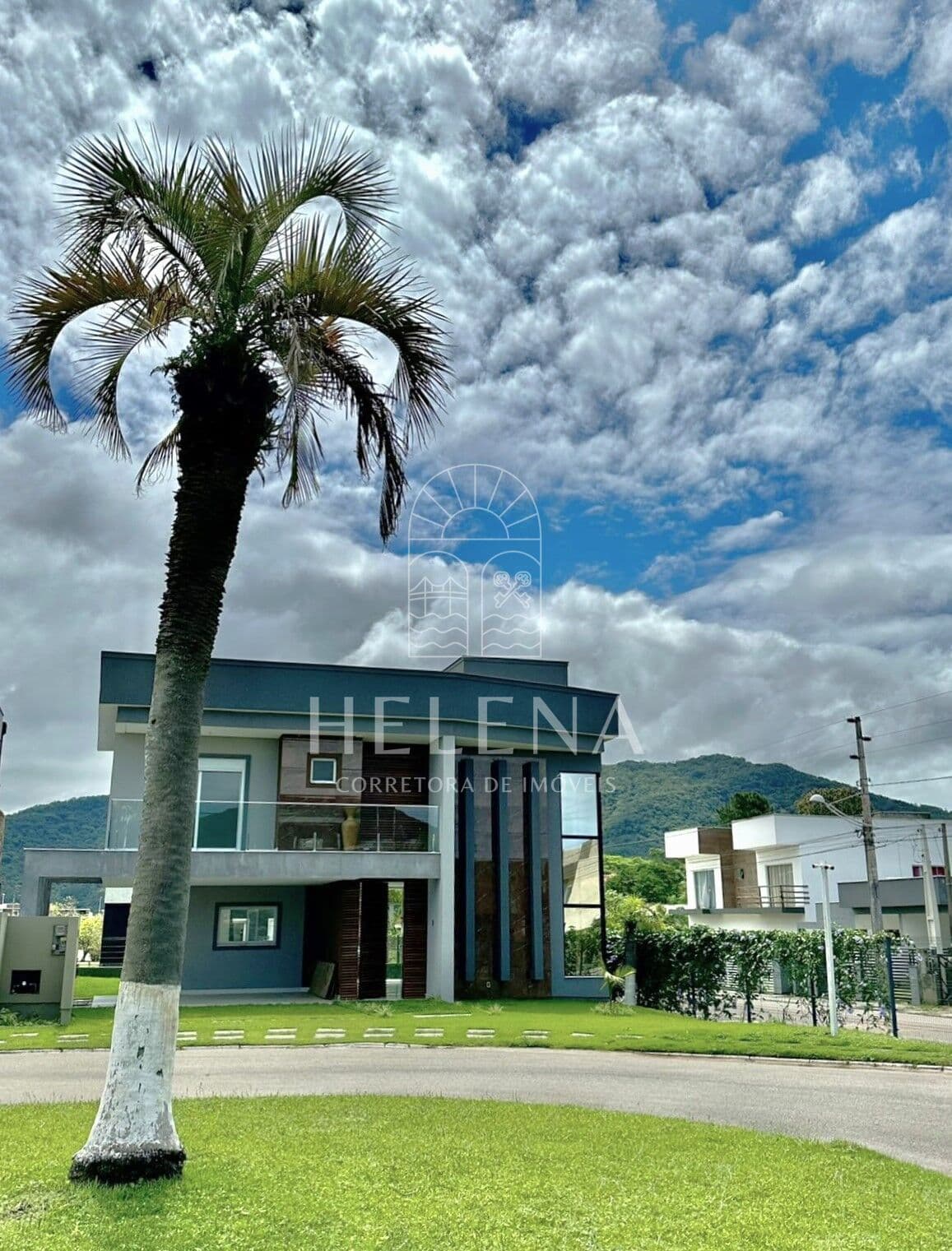 Casa em Condomínio Fechado com 3 Suítes