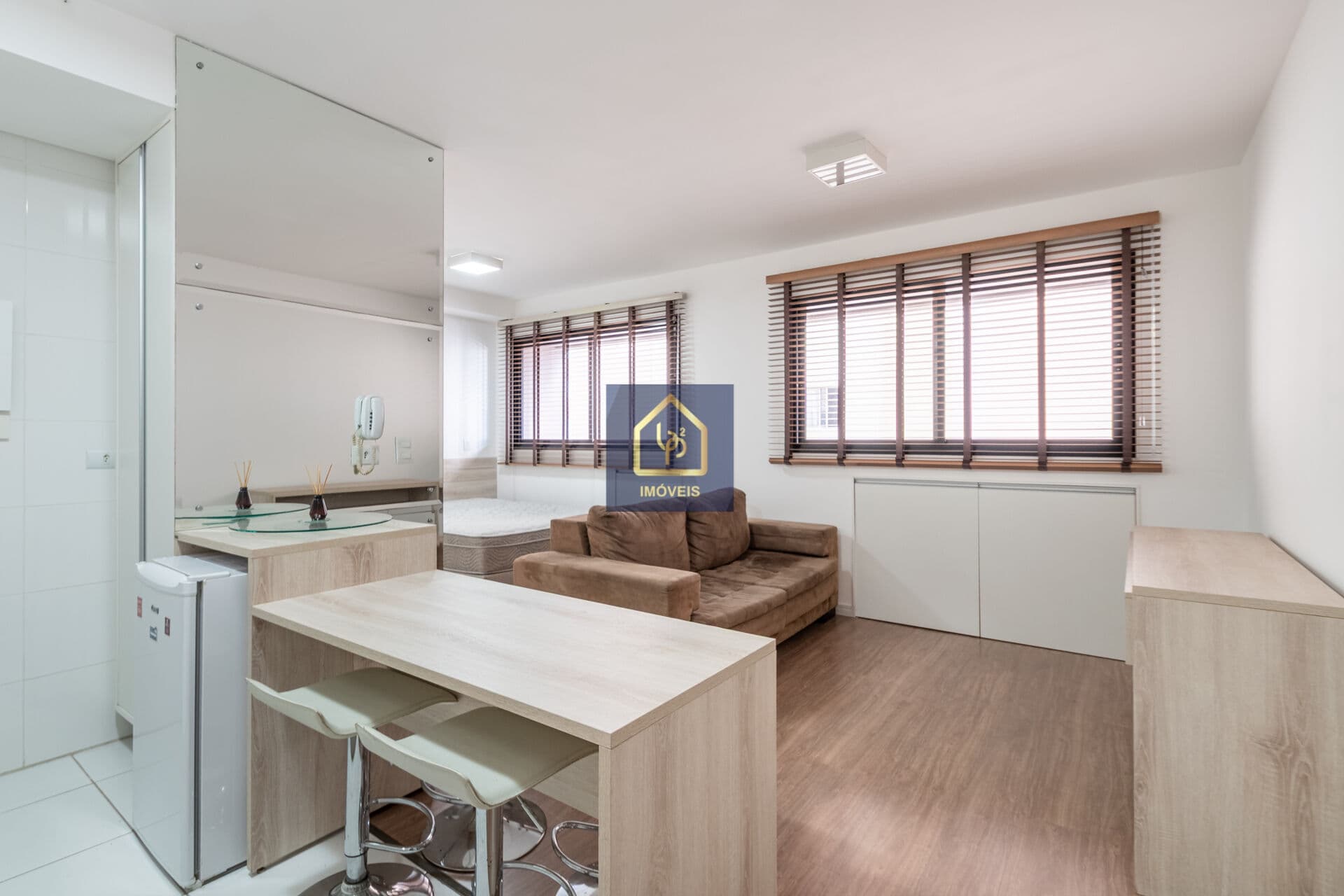 Apartamento / Studio decorado e mobiliado com 1 suíte à venda. São 31,50 m² privativos por R$ 370.000 no bairro Jardim Botânico em Curitiba/PR