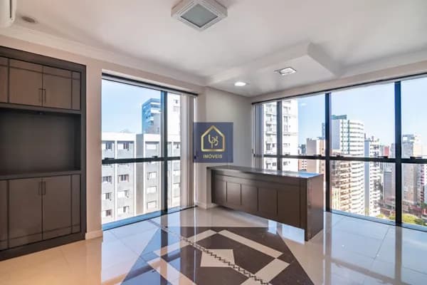 Sala Comercial à Venda. São 169,50 m² privativos por R$ 1.900.000 no bairro Batel em Curitiba/PR