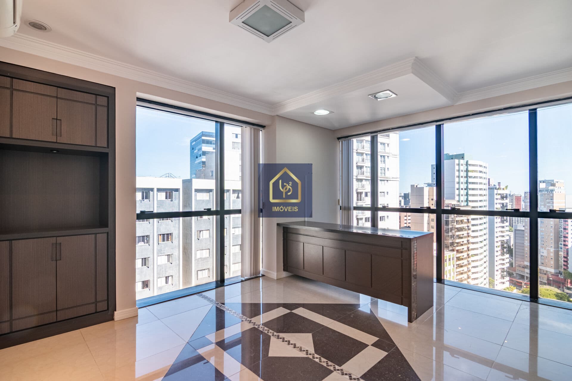 Sala Comercial à Venda. São 169,50 m² privativos por R$ 1.900.000 no bairro Batel em Curitiba/PR