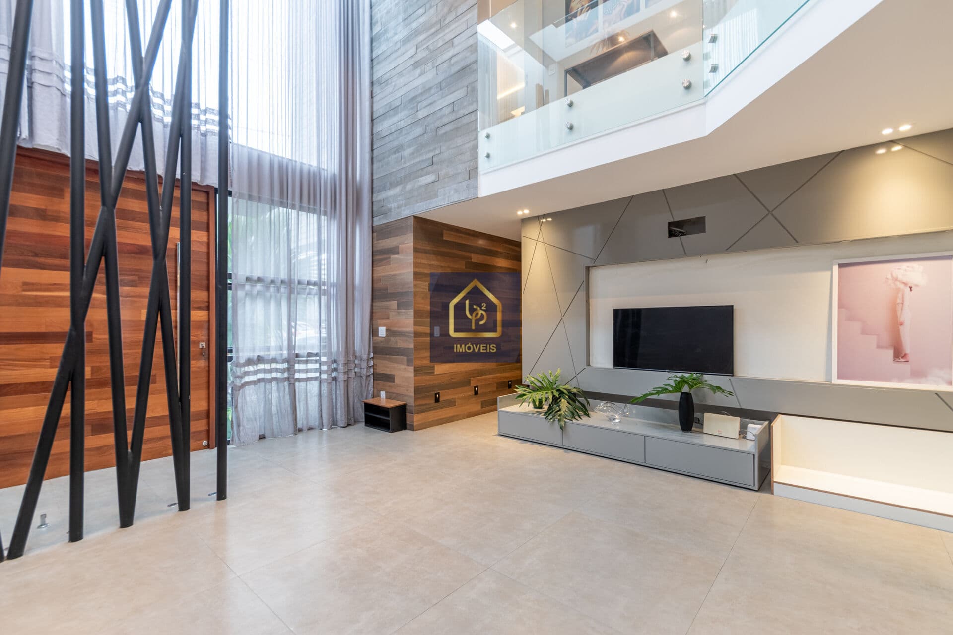 Sobrado Triplex Alto Padrão com 4 dormitórios à venda. São 290 m² privativos por R$ 2.790.000 no bairro Fazendinha em Curitiba/PR