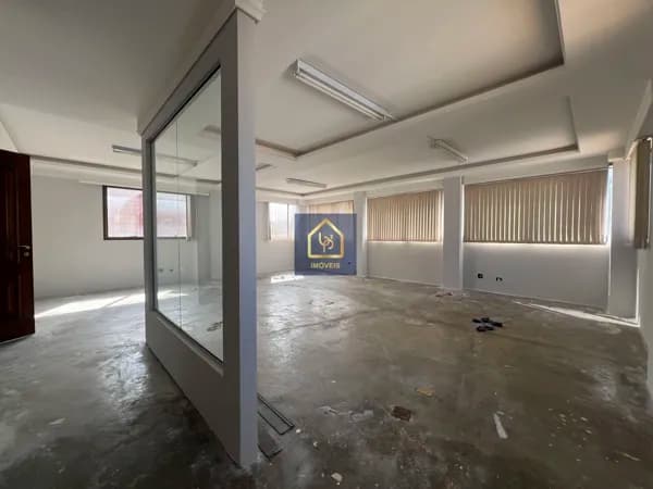 Sala Comercial p/ aluguel. São 65 m² privativos por R$ 4.500 fixos no bairro Centro Cívico em Curitiba/PR