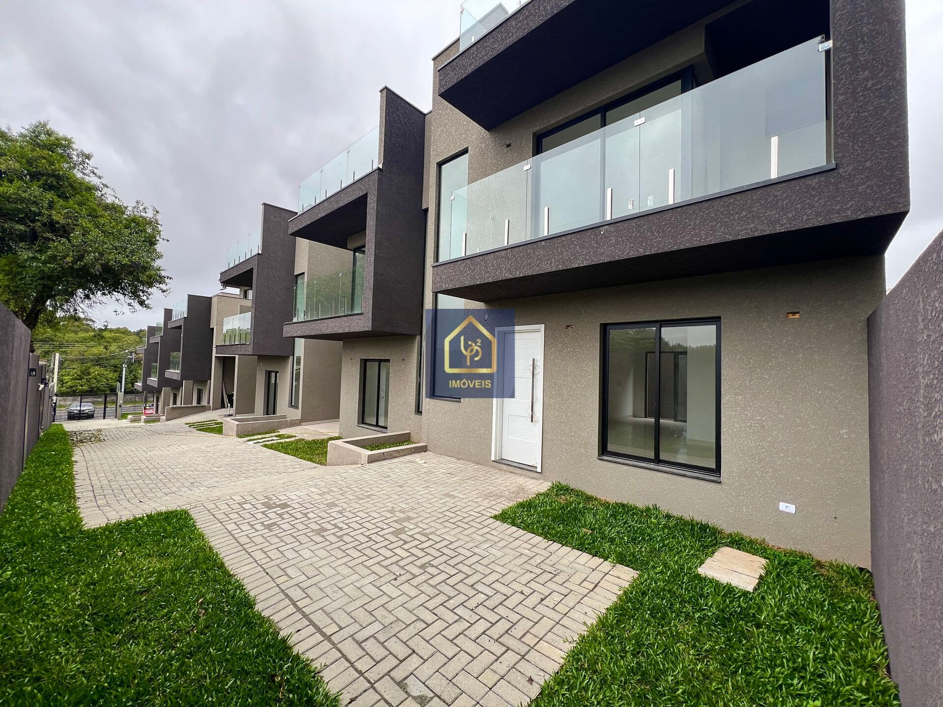 Sobrado Triplex com 3 dormitórios (2 suite) à venda. São 122 m² por R$ 750.000 no bairro Boqueirão em Curitiba/PR