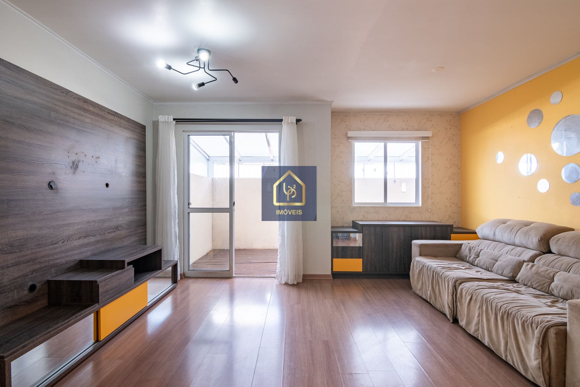 Apartamento Garden com 2 dormitórios. São 111,07m² privativos por R$ 550.000 no bairro Capão Raso em Curitiba/PR
