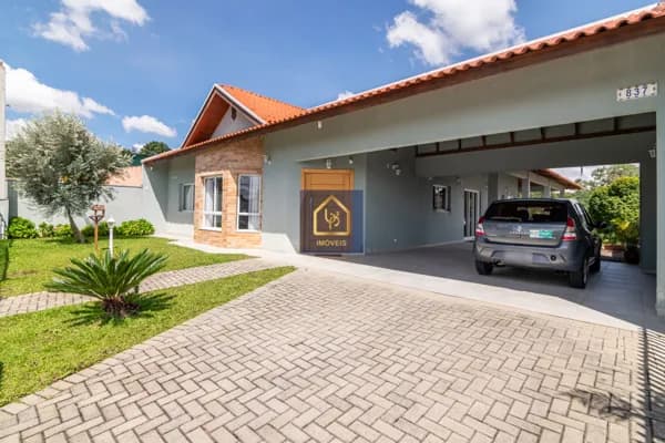 Casa Térrea com 3 dormitórios (1 suíte) à venda. São 356 m² por R$ 1.290.000 no bairro Taboão em Curitiba/PR
