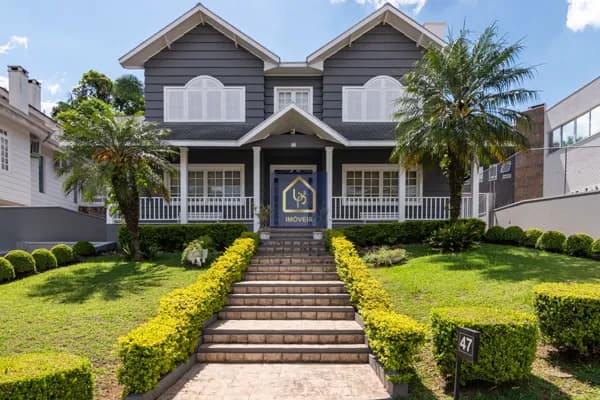 Casa em Condominio com 4 dormitórios (2 suítes) à venda. São 554,75 m² privativos por R$ 4.500.000 no bairro Tingui em Curitiba/PR