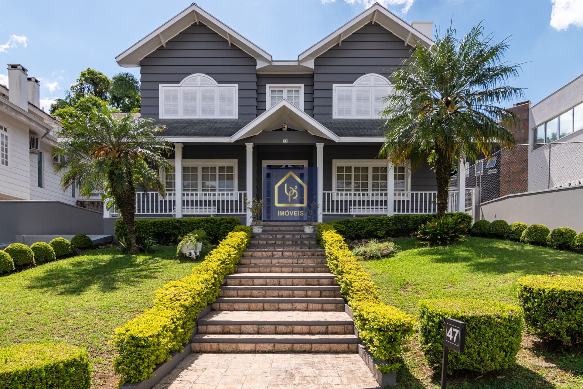 Casa em Condominio com 4 dormitórios (2 suítes) à venda. São 554,75 m² privativos por R$ 4.500.000 no bairro Tingui em Curitiba/PR