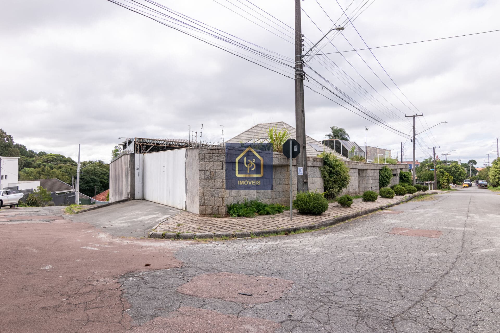Area / Complexo Comercial à venda. São 2.400m2 de terreno por R$ 4.950.000 no bairro Abranches em Curitiba/PR