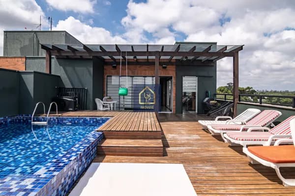 Apartamento Cobertura Duplex de Alto Padrão com 4 dormitórios (2 suítes). São 300m² privativos por R$ 3.290.000/venda e R$ 17 .000,00/locação no bairro São Lourenço em Curitiba/PR