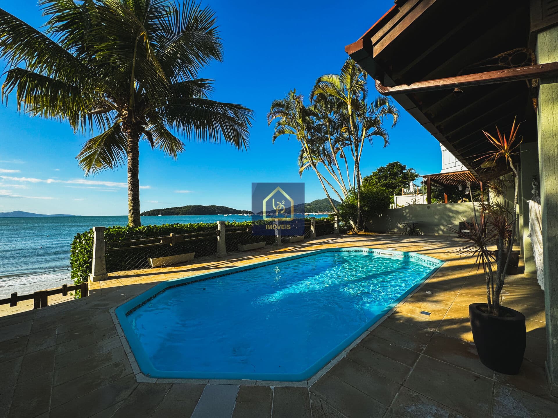 Casa Alto Padrão com 4 suites à venda. São 399 m² por R$ 12.000.000 no Centro em Porto Belo/SC
