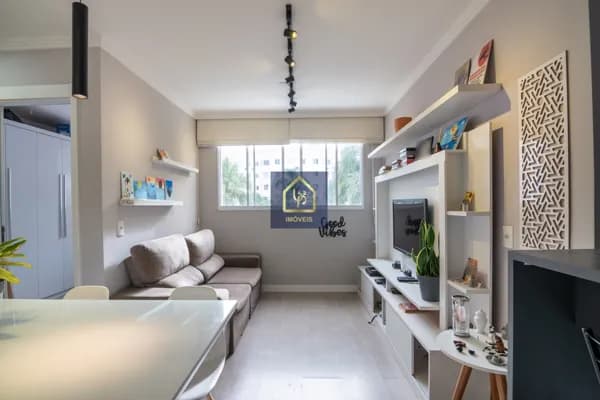 Apartamento mobiliado com 2 quartos (1 suíte) à venda. São 54,52m² por R$ 449.000 no bairro Cajuru em Curitiba/PR