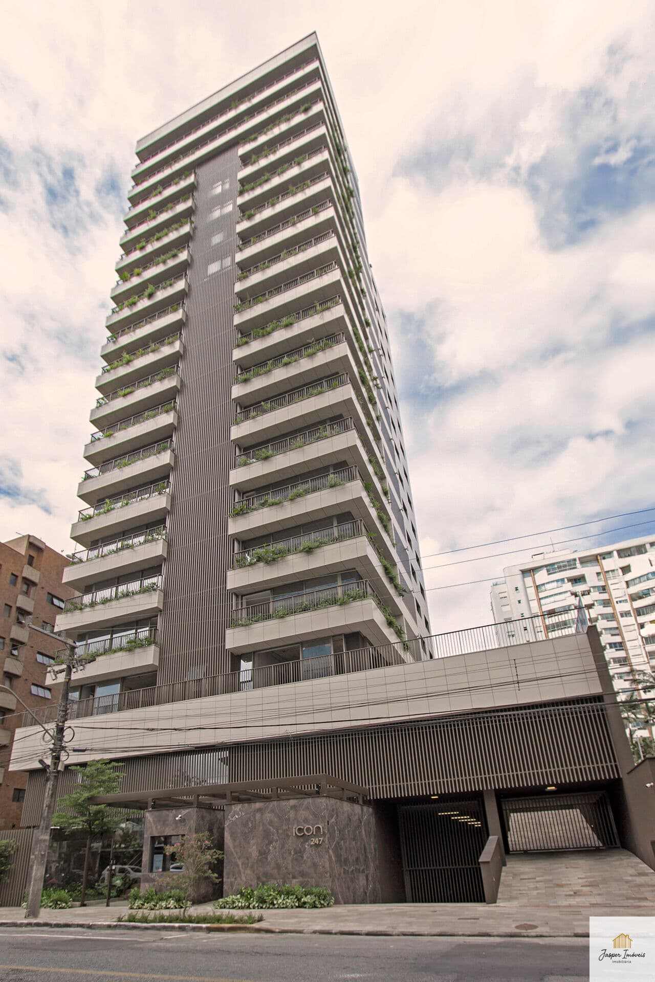 Apartamento Alto Padrão com 4 suítes em Joinville Centro.
