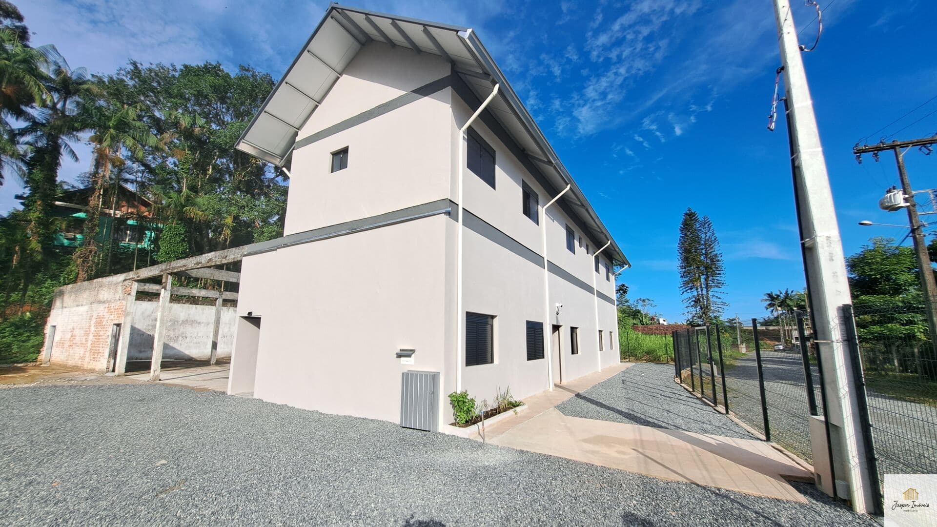 Alugo Apartamento no bairro Rio Bonito, com dois quartos