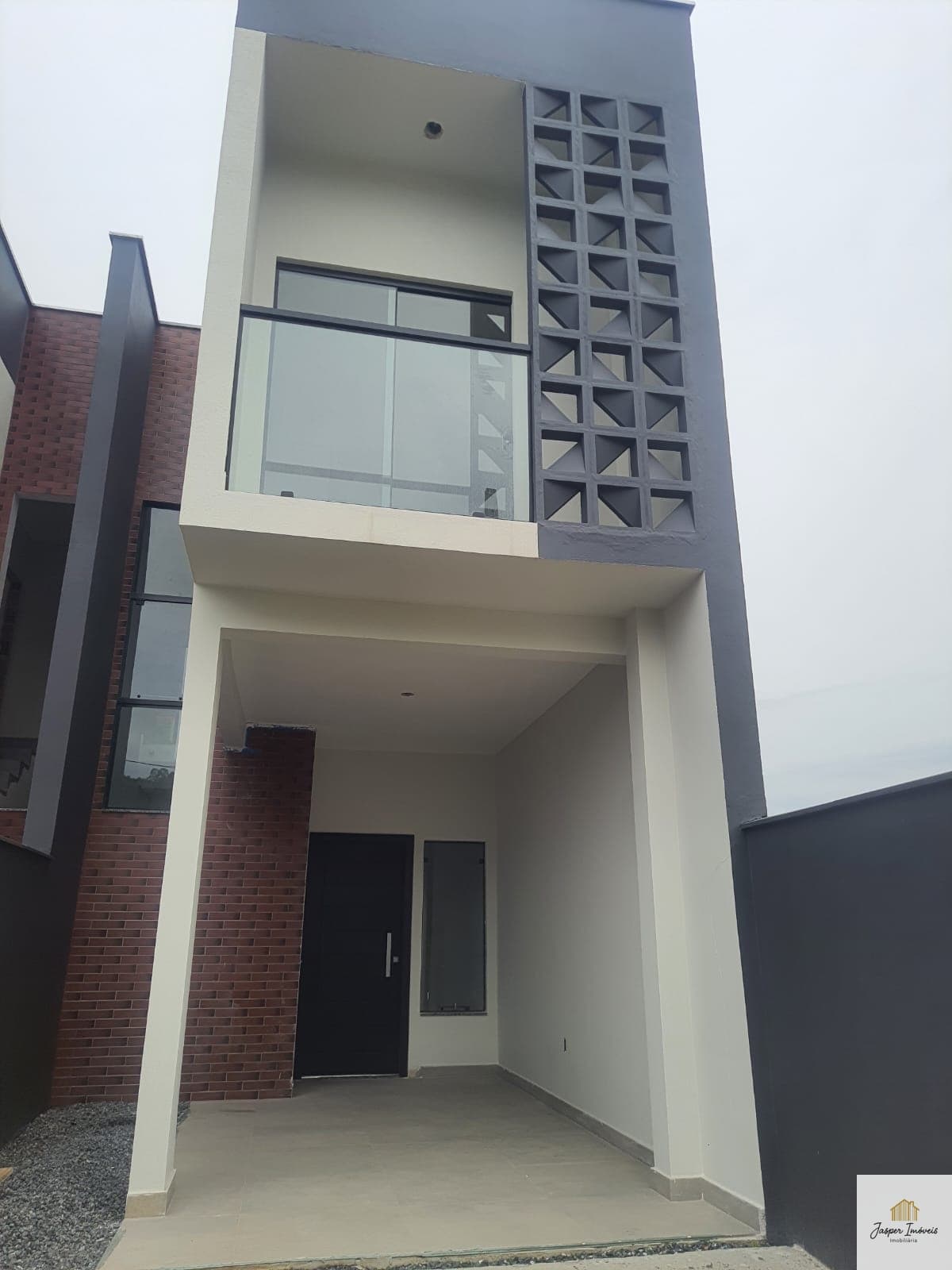 Casa Sobrado geminado com 110,62 m², localizado em Pirabeiraba, Joinville.