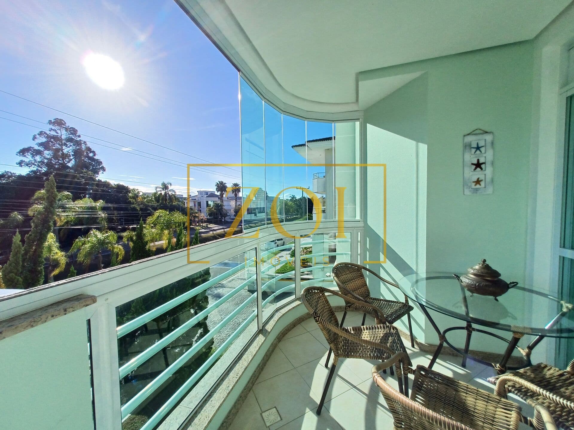 Apartamento amplo com 3 suítes em Jurerê Internacional
