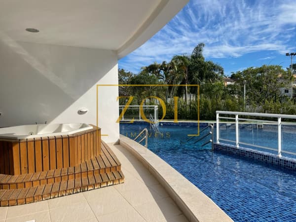 Apartamento garden com piscina privativa em condomínio frente mar