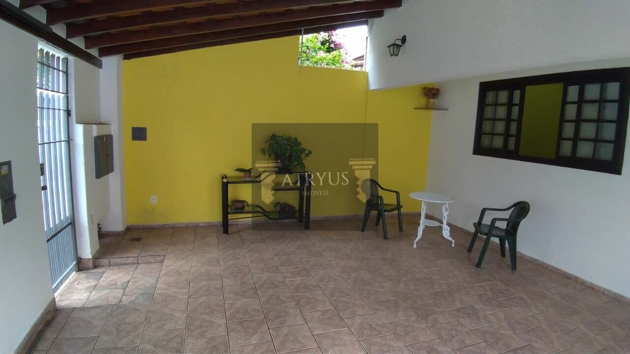 Linda casa grande no bairro Villa são Caetano