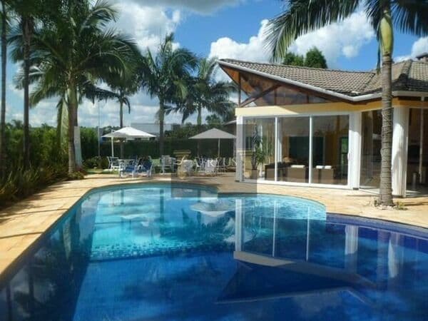 Linda Casa Alto Padrão de condomínio