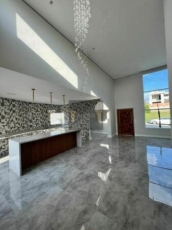 Linda Casa Alto Padrão em condomínio