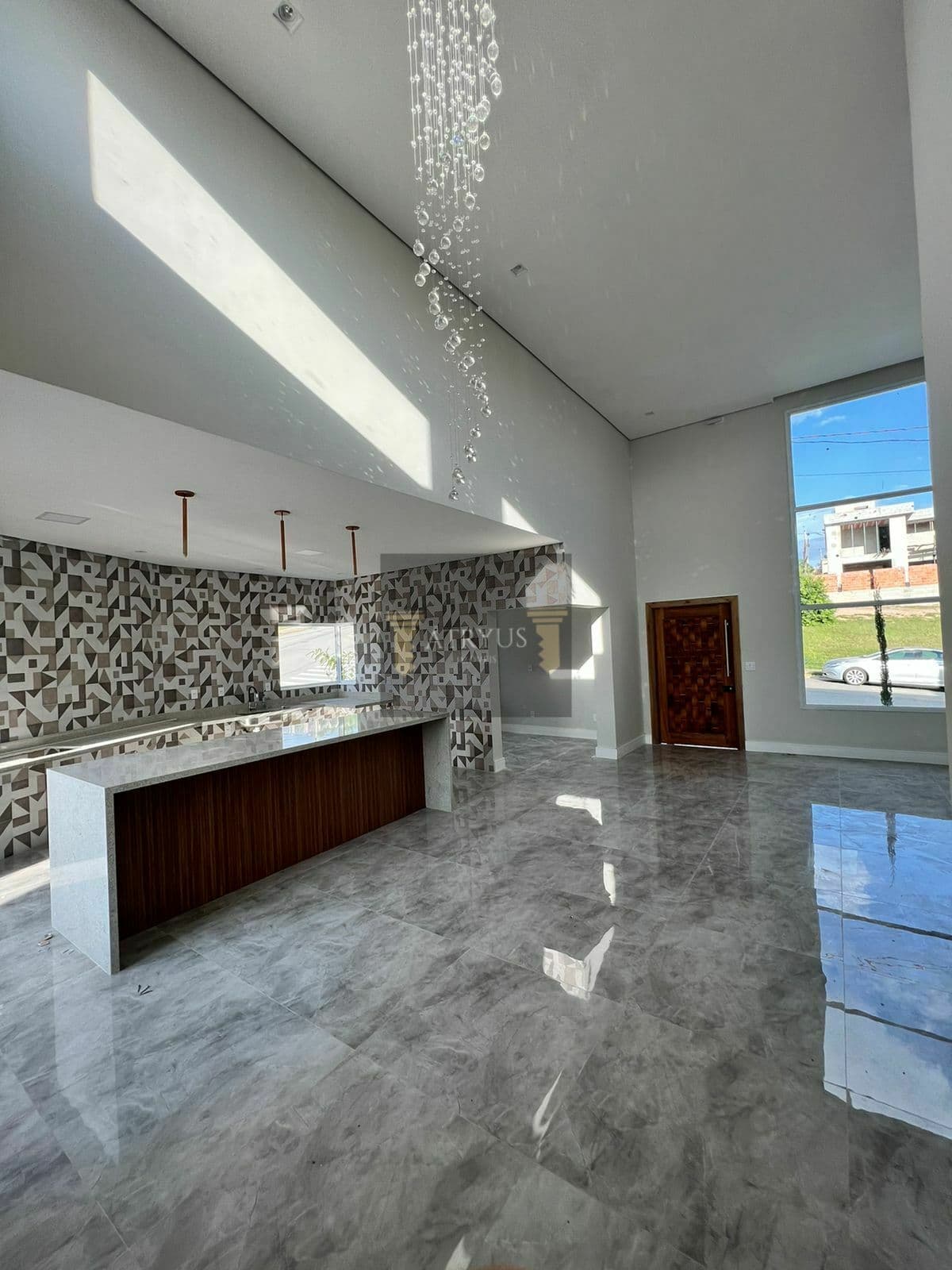 Linda Casa Alto Padrão em condomínio