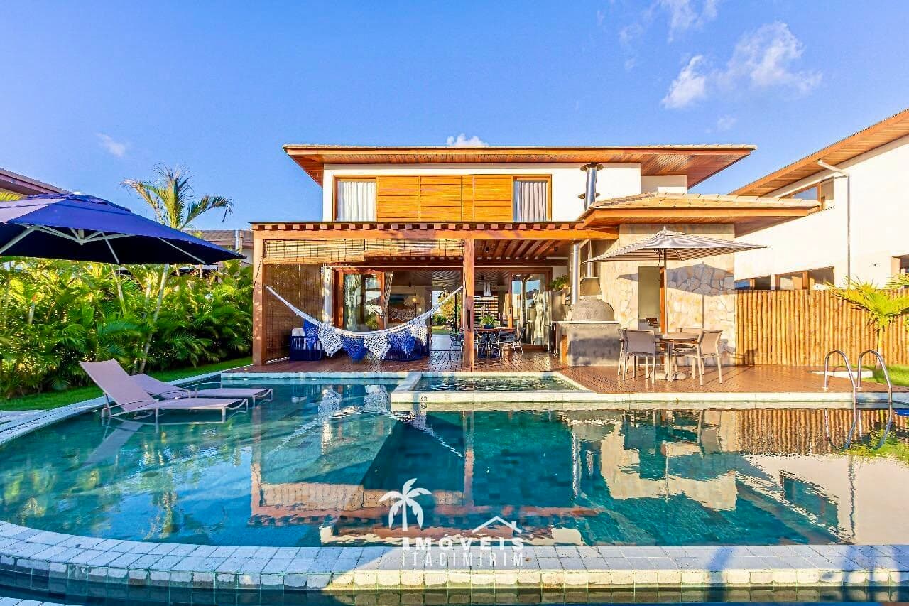 Casa à Venda 6 Suítes Alto Padrão Condomínio Piscinas Naturais em Praia do Forte