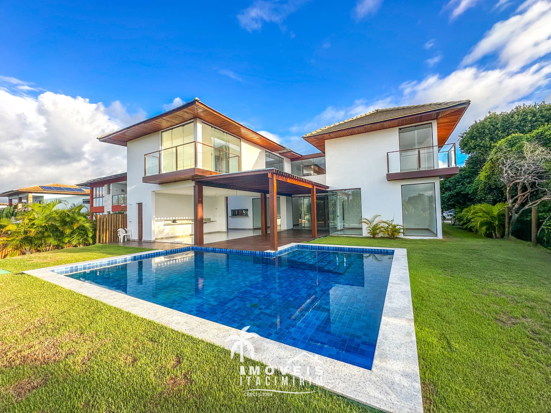 Casa À Venda 5 Suítes em Praia do Forte Condomínio Alto Padrão