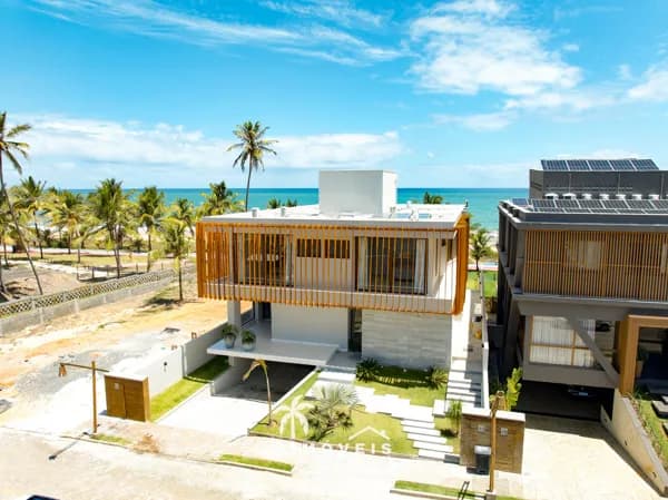 Casa à Venda 8 suítes FRENTE MAR em Guarajuba