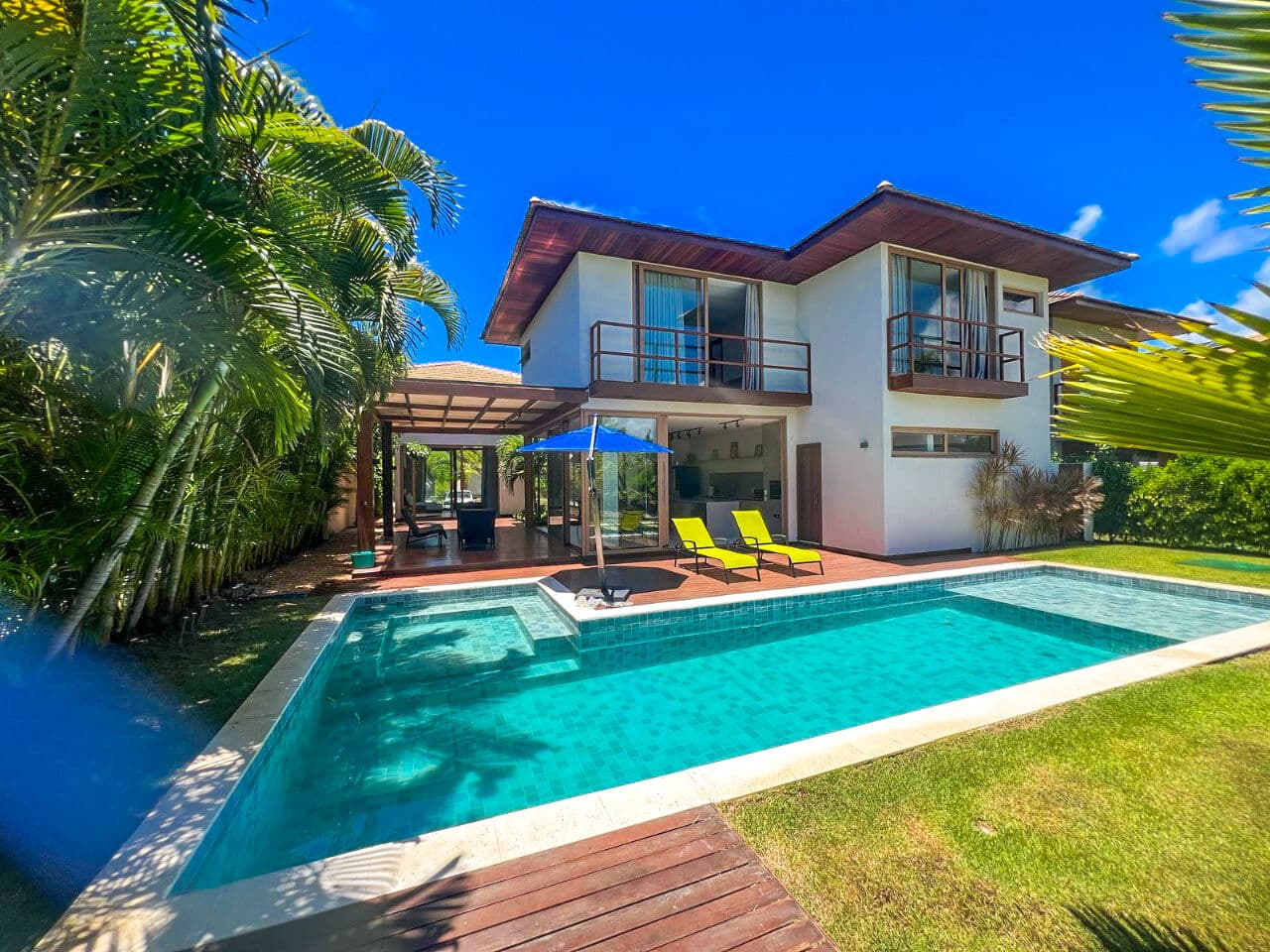 Casa à Venda 5 Suítes Condomínio Piscinas Naturais em Praia do Forte
