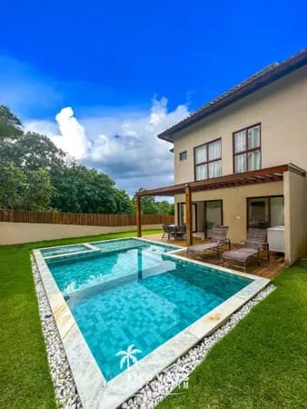 Casa à Venda 4 Suítes em Condomínio Praia do Forte