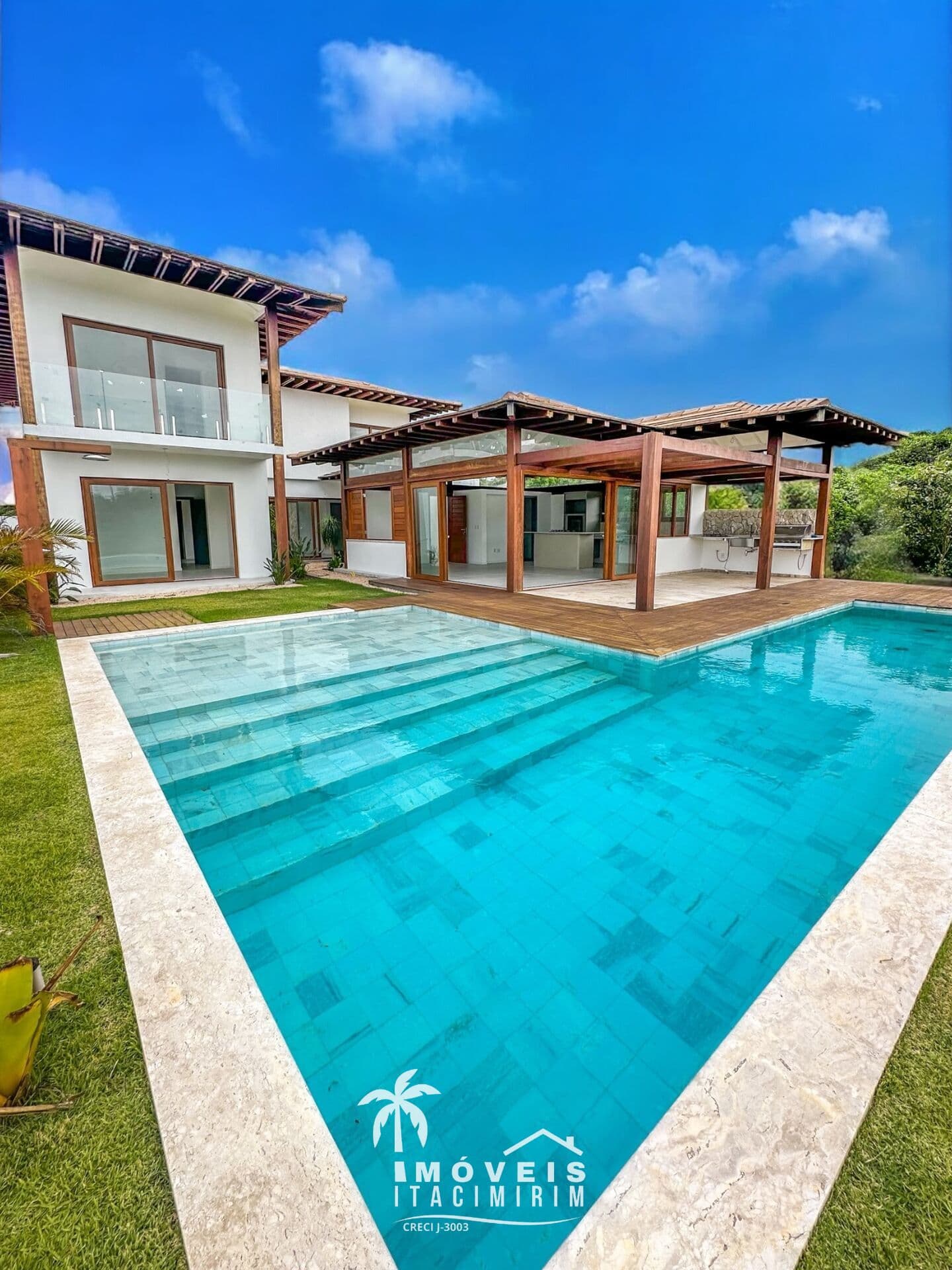 Casa à Venda 6 Suítes Alto Padrão Condomínio Piscinas Naturais Praia do Forte
