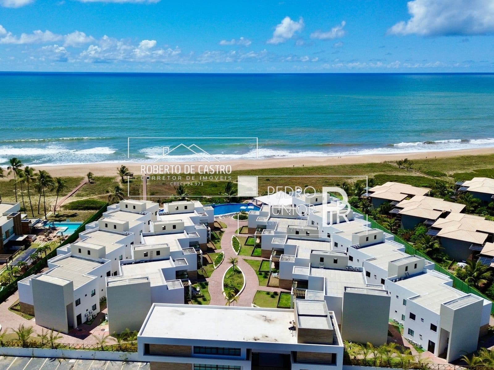 Apartamento à Venda 2/4 em Itacimirim Térreo em Condomínio Frente Mar