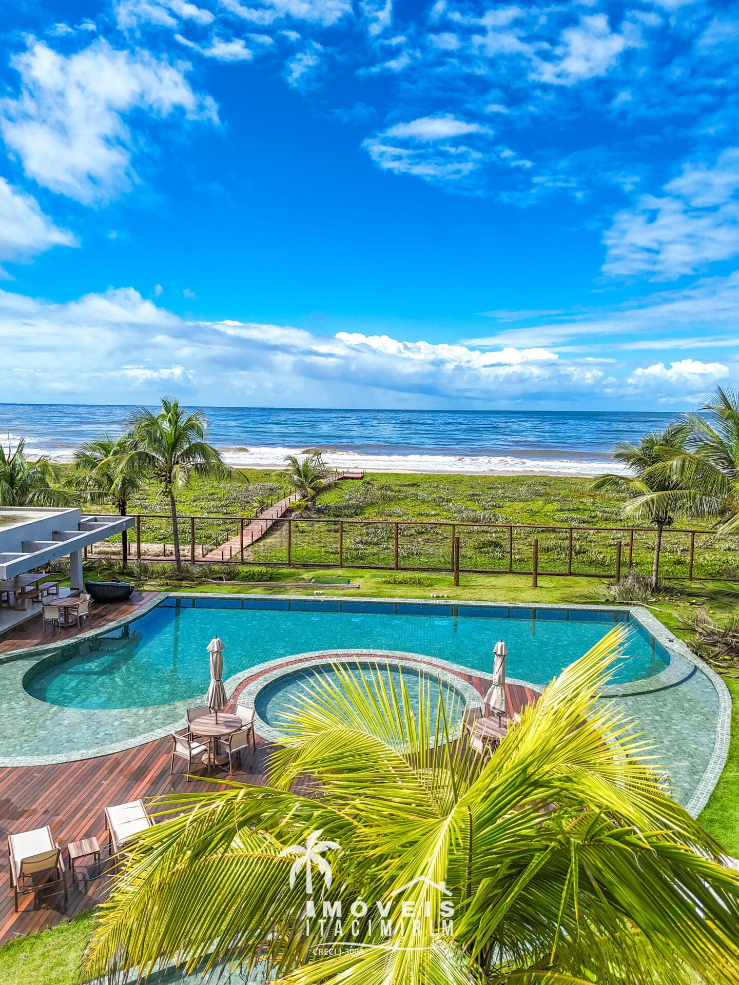 Apartamento 3 Suítes Térreo Vista Mar Condomínio FRENTE MAR
