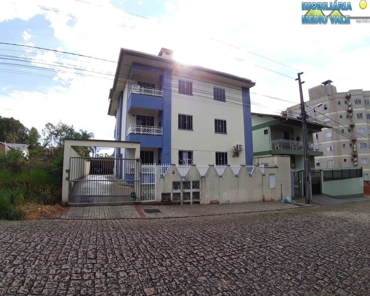 Apartamento no segundo andar de fundos para alugar.