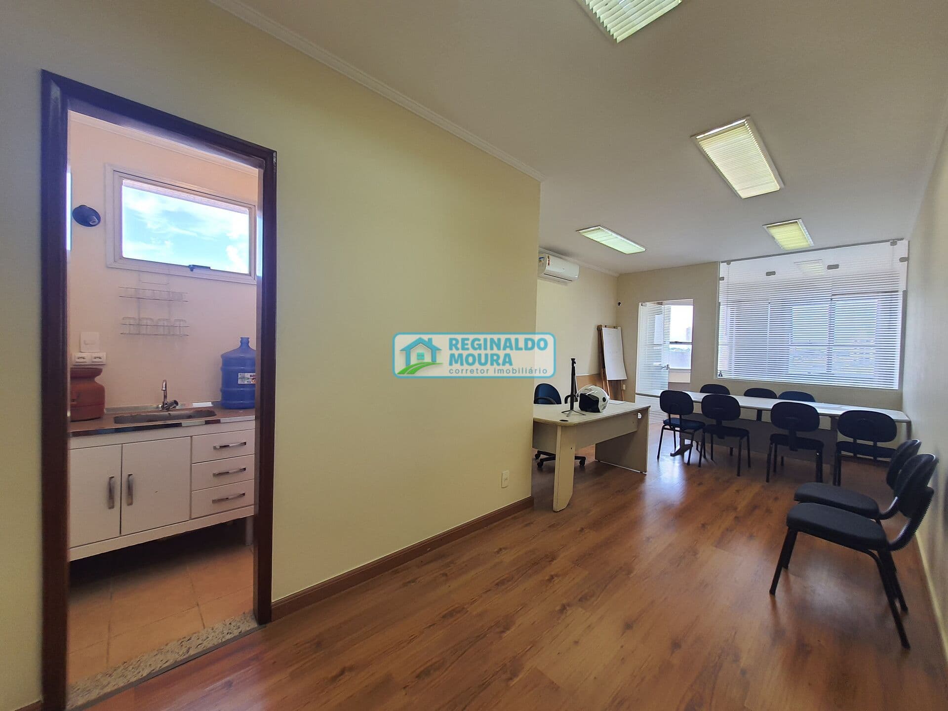 R$220.000,00 | Sala Comercial em Indaiatuba no centro com 48m² | Copa | Banheiro