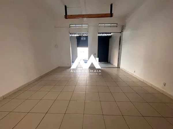 Loja para locação no Santa Efigênia próximo à Avenida Mem de Sá.