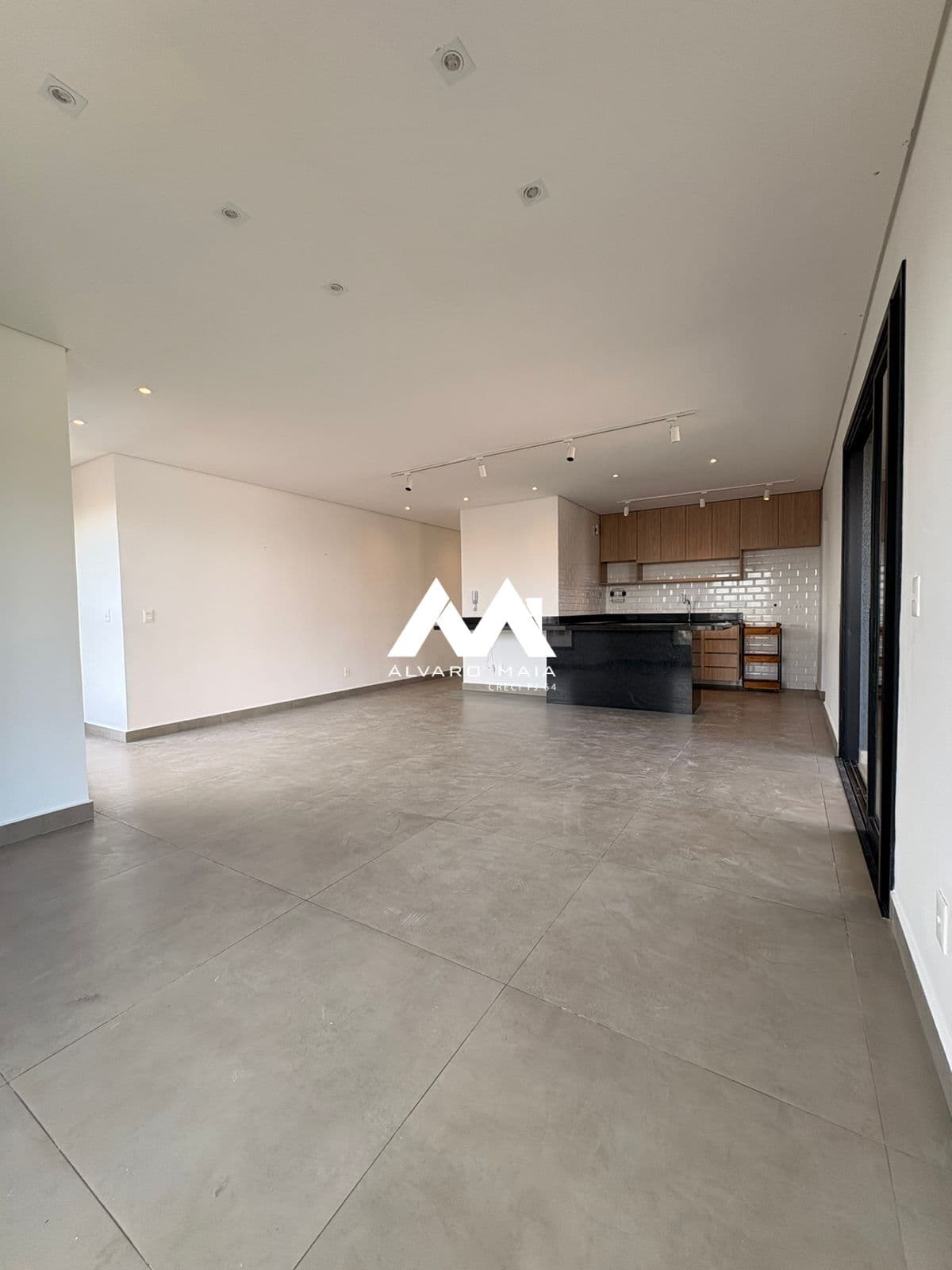 Apartamento novo, 3 quartos, 2 suítes no bairro Vila Paris.