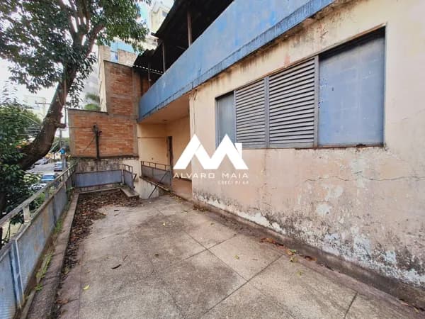Casa Duplex - 7 quartos - Varanda / Três Andares - Próximo ao Funcionários