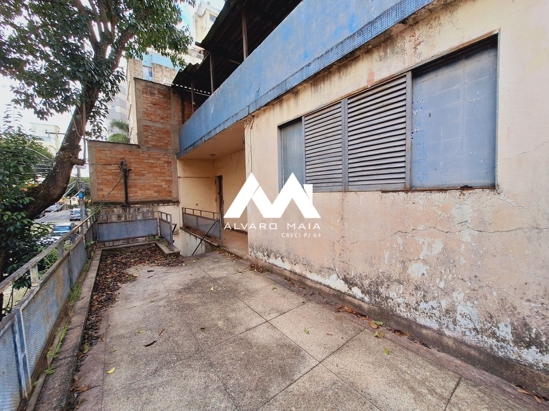 Casa Duplex - 7 quartos - Varanda / Três Andares - Próximo ao Funcionários