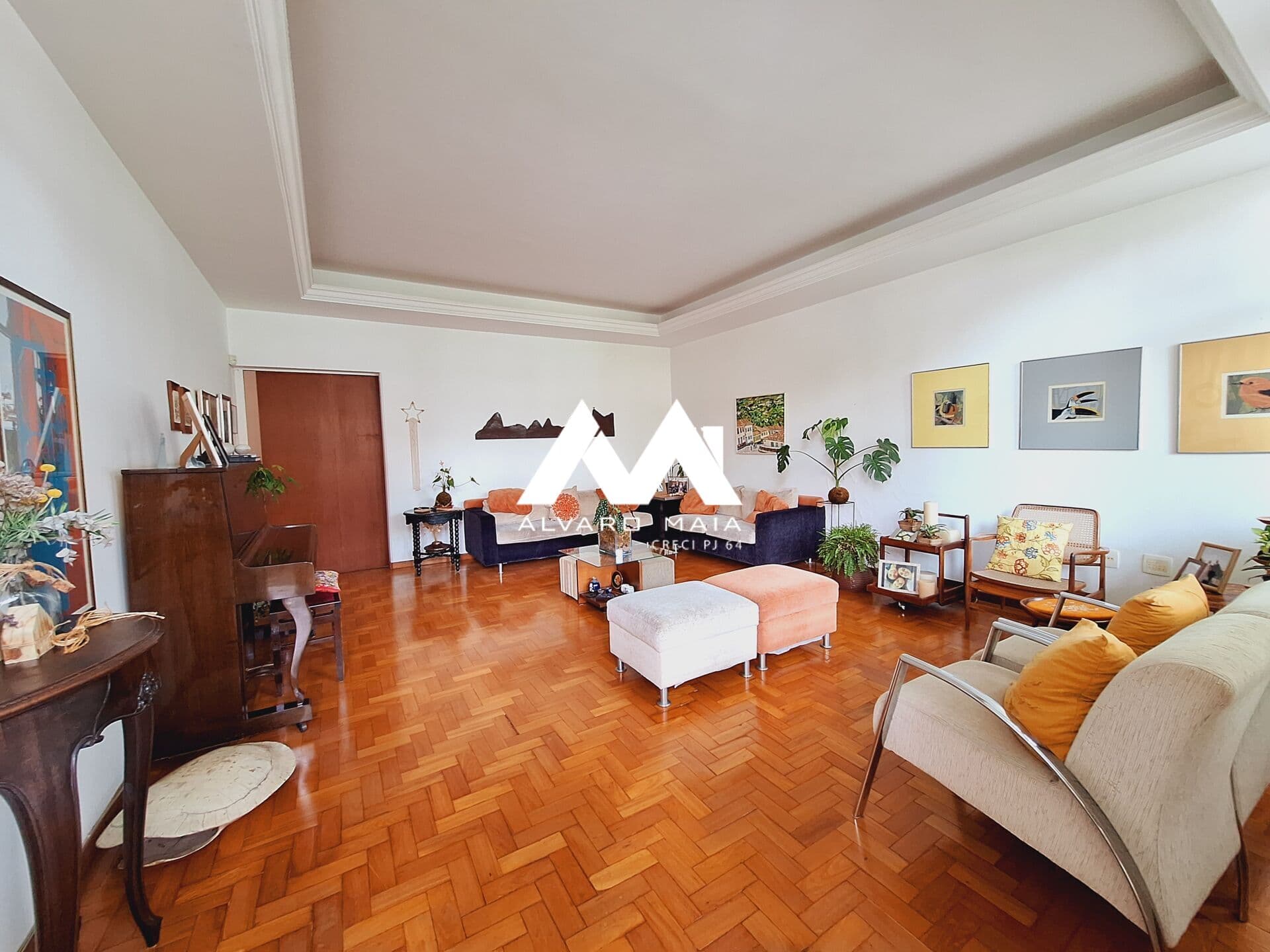 Casa Duplex com 7 quartos para locação no Serra próximo da Praça Milton Campos.