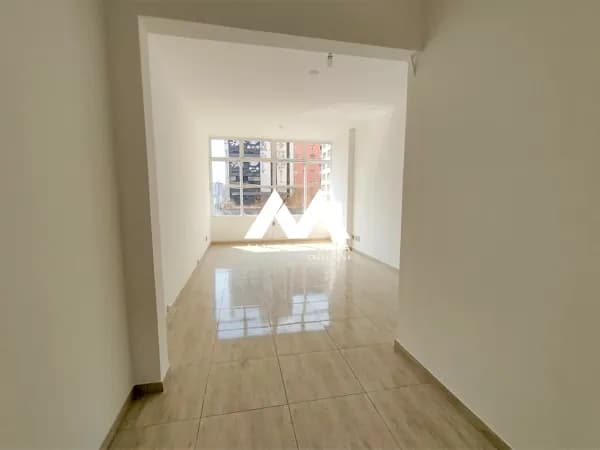 Sala comercial para locação no centro!