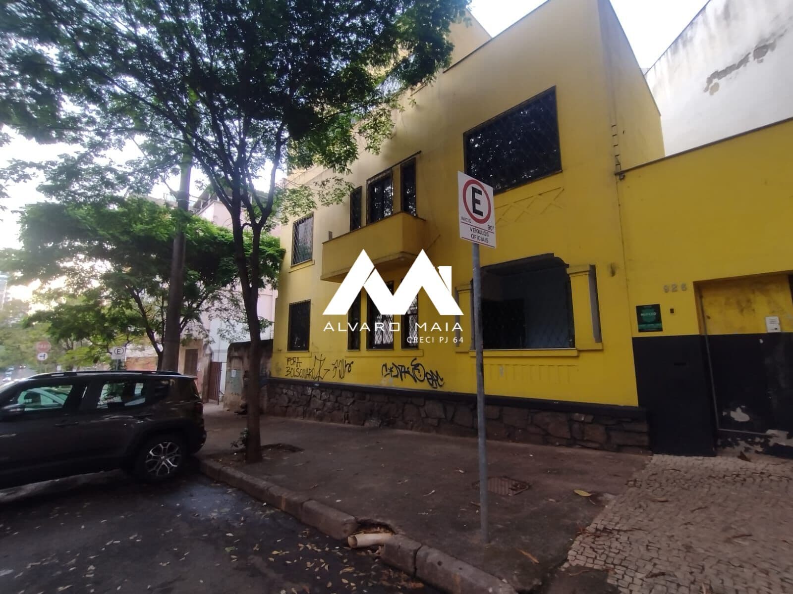 Casa comercial com 11 salas para venda no bairro Funcionários!