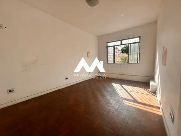 Casa comercial de 2 quartos para locação no Floresta próximo da Área Hospitalar.