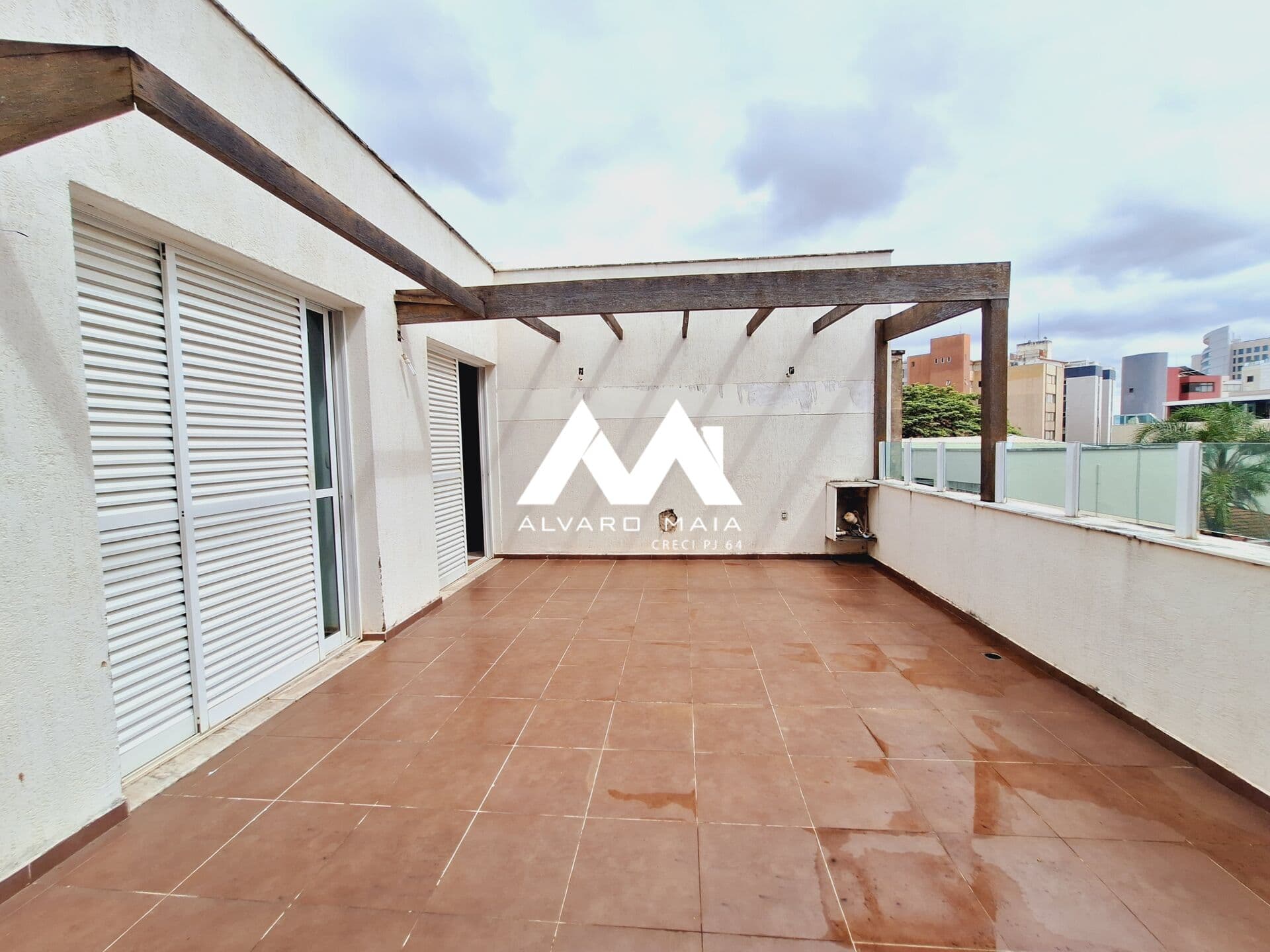 Casa Duplex - 7 quartos - Varanda e Espaço Gourmet - Melhor ponto da Serra