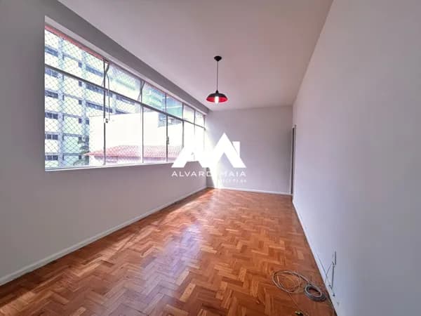 Apartamento de 2 quartos para locação no Funcionários próximo da Praça da Savassi.