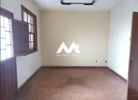 Casa comercial para locação no Barroca.