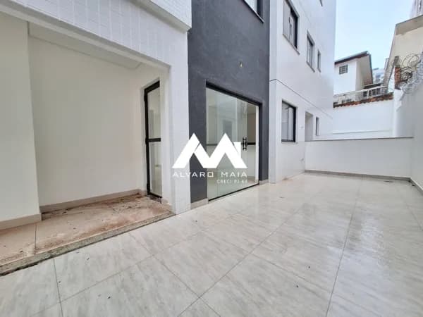 APARTAMENTO ÁREA PRIVATIVA - novo com armários- 3 quartos 1 suíte -2 vagas e varanda - Ao lado do Pátio Savassi